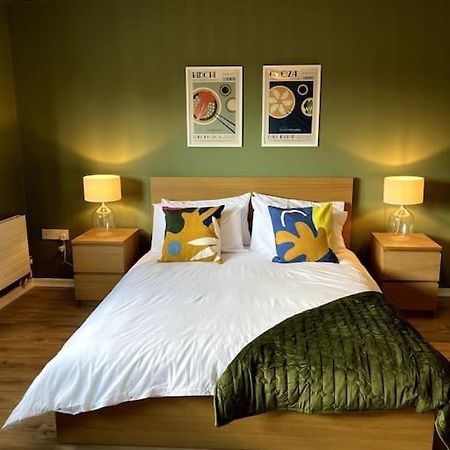 Colourful, Bright And Chic 2 Storey Apartment マンチェスター エクステリア 写真