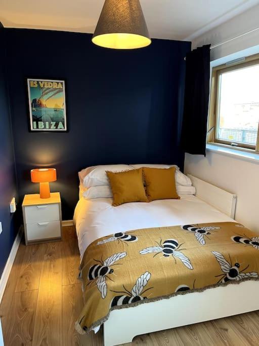 Colourful, Bright And Chic 2 Storey Apartment マンチェスター エクステリア 写真